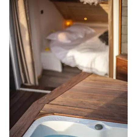 Le 4 Eme, Jacuzzi Et Lit Rond